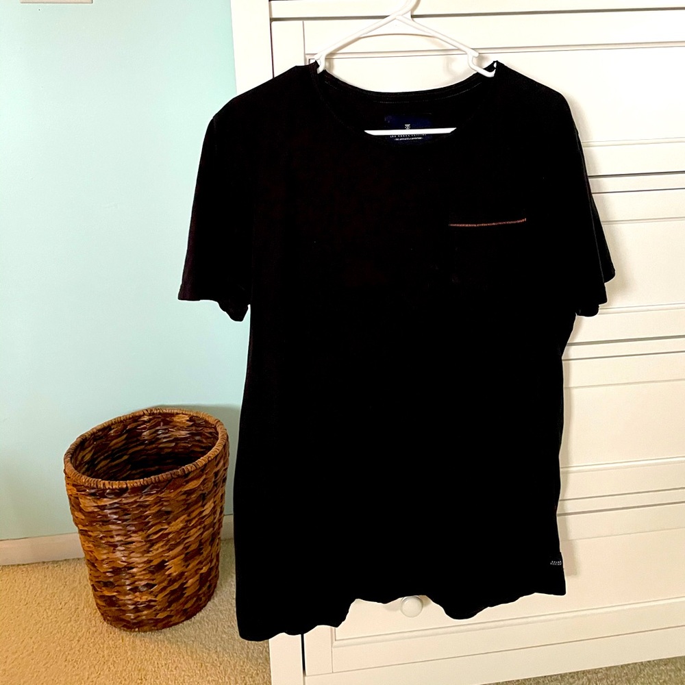 Black short sleeve T-shirt